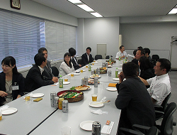 懇親会の様子①.png