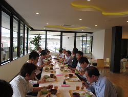 昼食の様子②.png