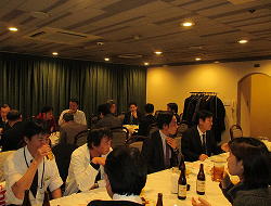 1209懇親会のようす①.png