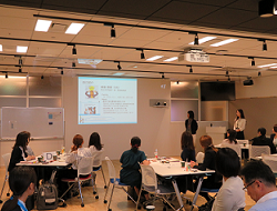 講演の様子_1008.png